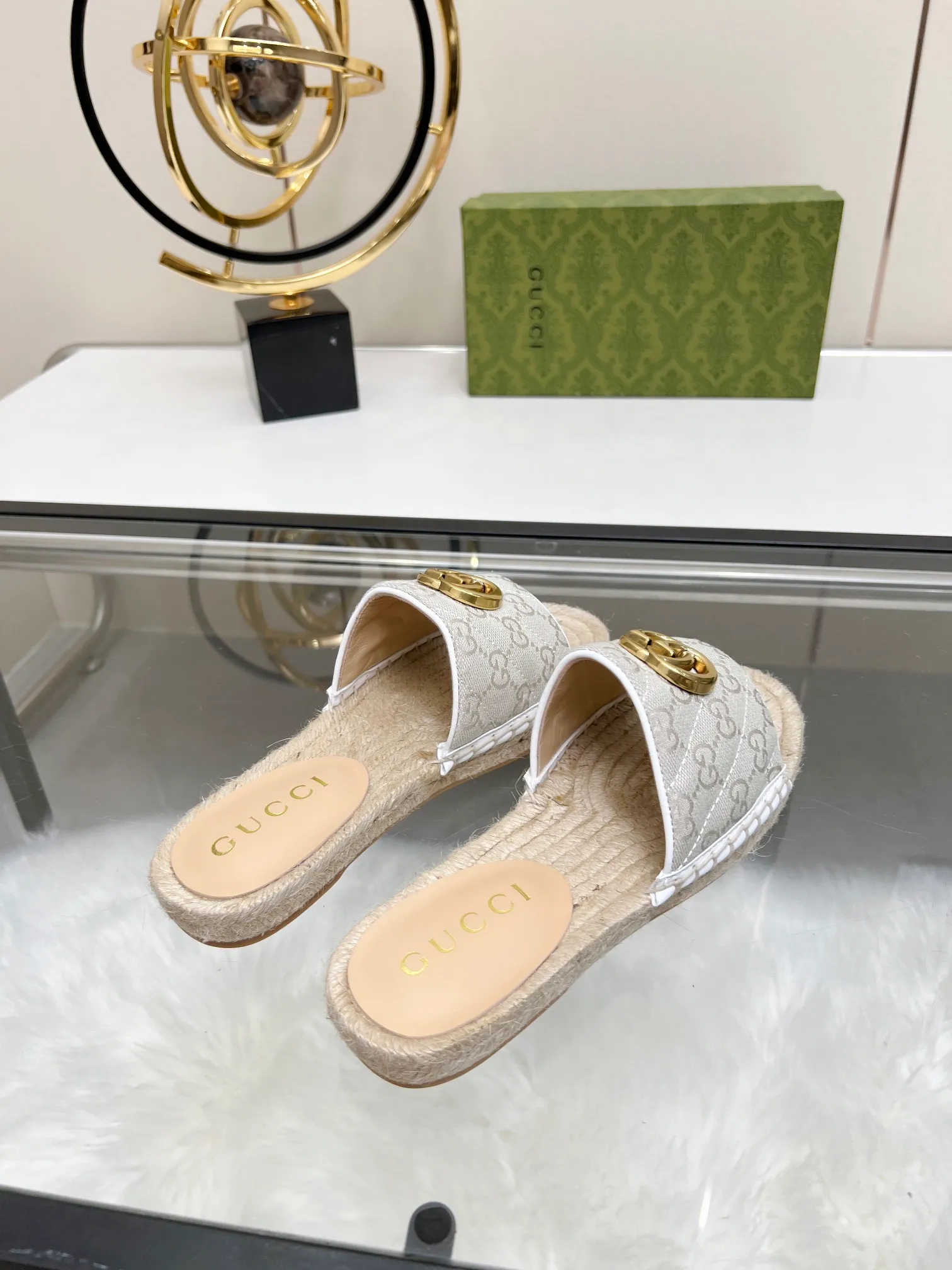 👟👟Ex-factory price 320👟👟 Gucci slippers fisherman shoes new color Injection molded one-piece straw bottom, high-end quality Fabric: Double G imported fabric Lining: sheepskin lining Code number: 35~42 Fabric styles include apricot, floral, pink, black, blue, burgundy, champagne, green, orange, cyan, starry sky, more than 30 colors to choose from, many colors to be updated in the future ,,,,,,,,
